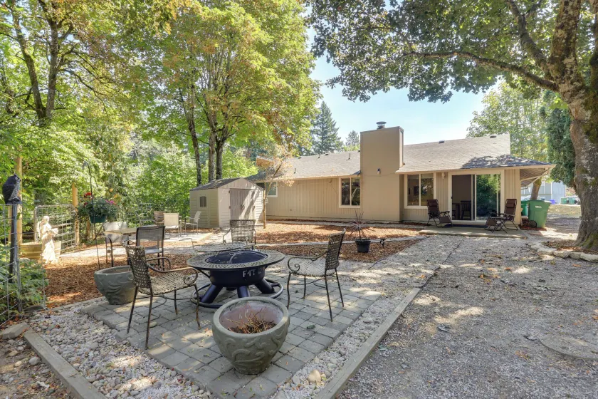 Peace & Serenity in Gresham! Sleek Home w/ Yard - Image 1