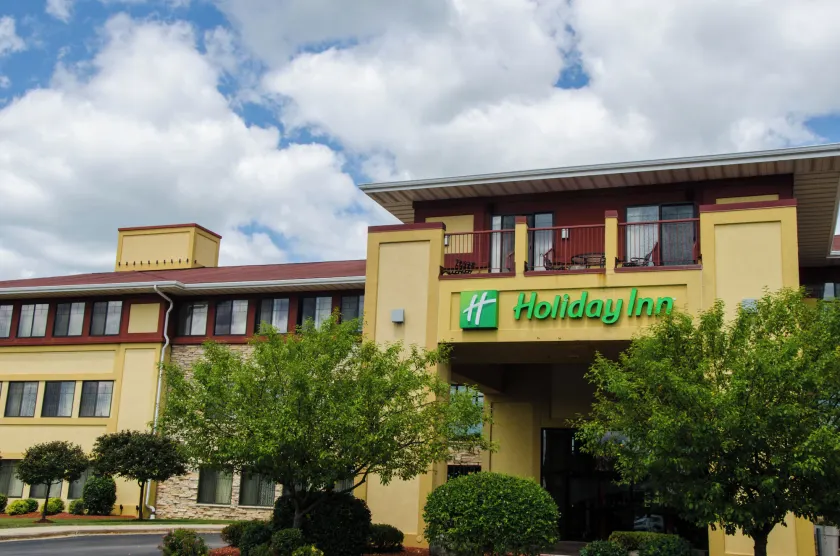 Holiday Inn Hotel Pewaukee-Milwaukee West by IHG - Image 1