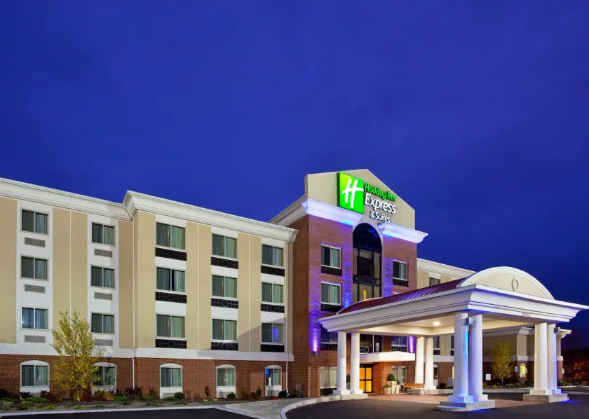 Holiday Inn Express & Suites Niagara Falls by IHG - Image 1