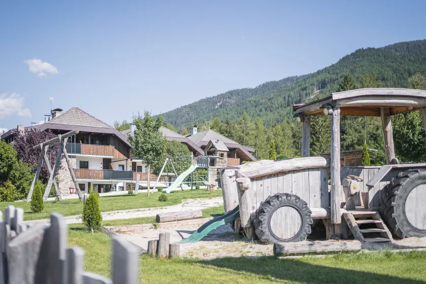 Aparthotel Familiaris - Family Apartments - Pools & Spa in Dolomites - Image 1