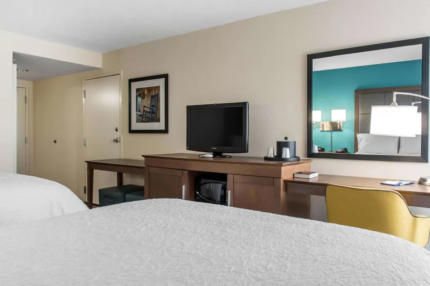 Hampton Inn Douglas - Image 1