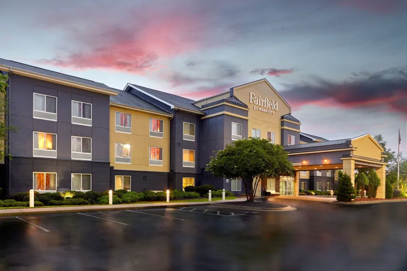 Fairfield Inn & Suites Warner Robins - Image 1