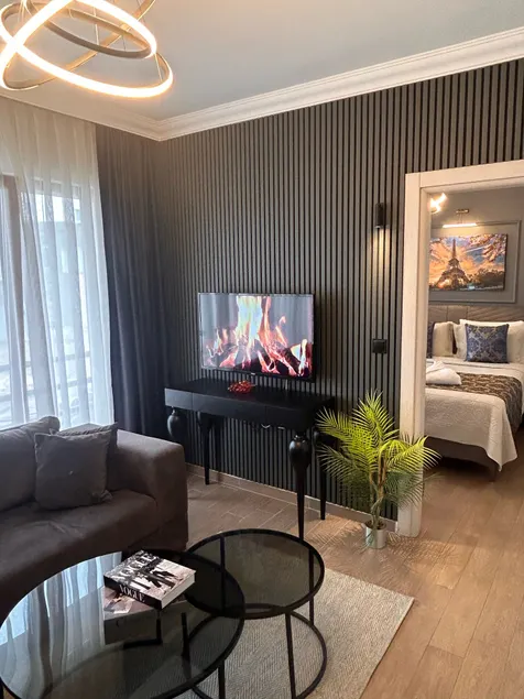 12 rooms hotel - Image 1