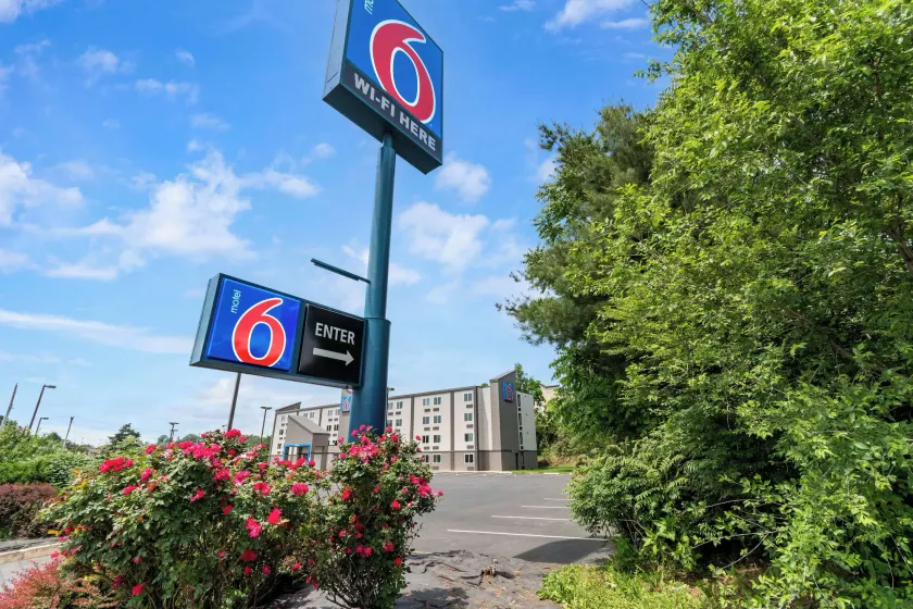Motel 6-York, PA - North - Image 1