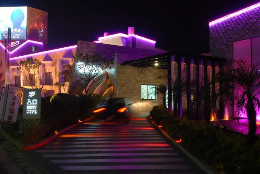 Romantic Code Art Motel - Image 1