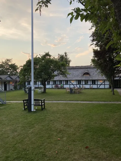 Kirsebærkroen - The Inn Between - Image 1