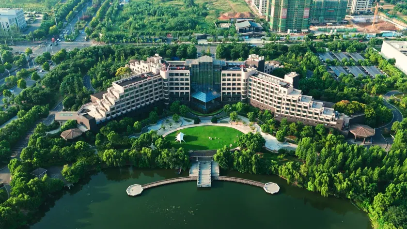 Luan Suntone Plaza Hotel - Image 1