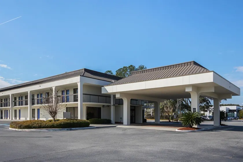 Motel 6-Savannah, GA - Midtown - Image 1