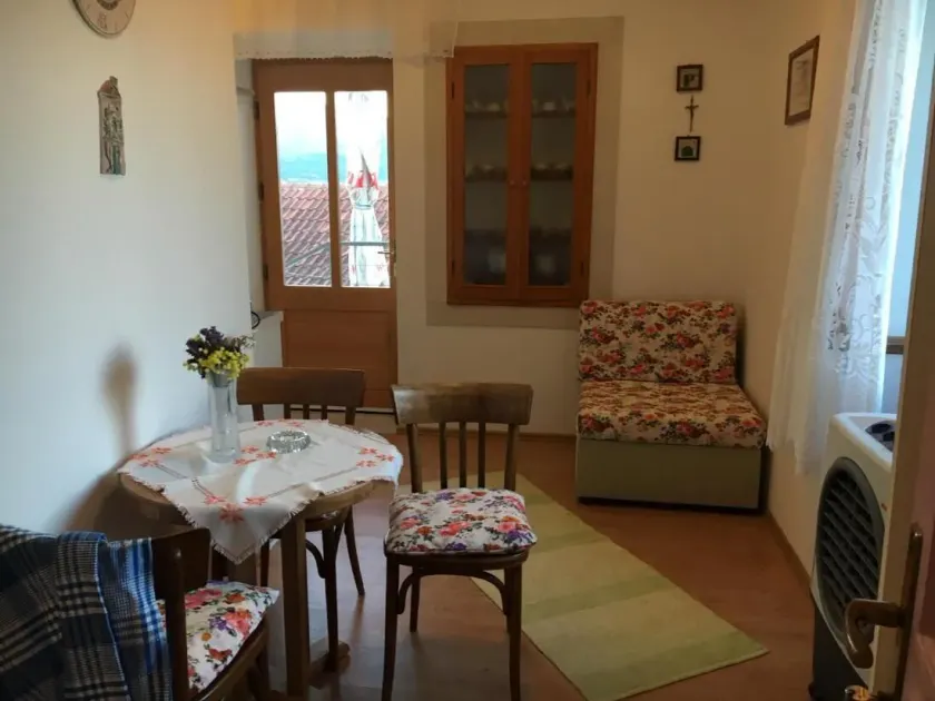 Apartmani Loredana - One-bedroom Apartment With Sea View - Image 1