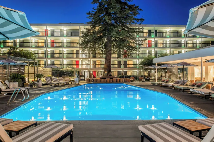 Hotel Paradox, Autograph Collection - Image 1