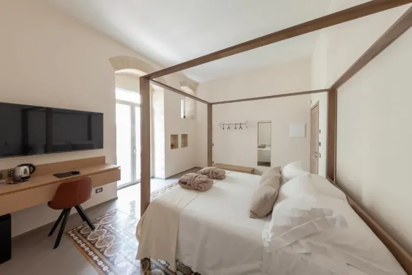 METEORON Luxury Rooms - Image 1