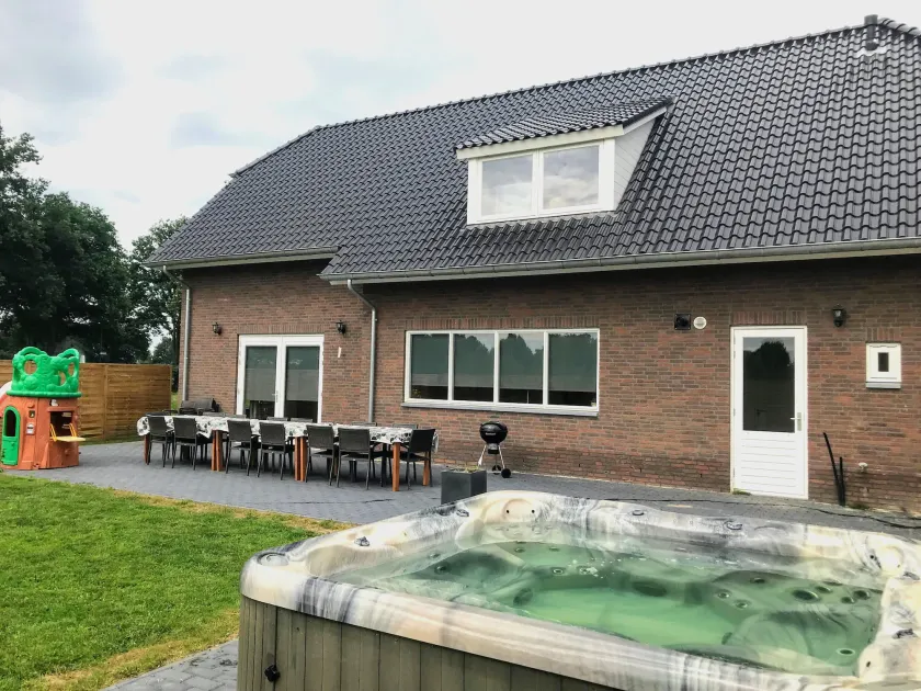 "cozy Luxury Holiday Home With Jacuzzi!" - Image 1