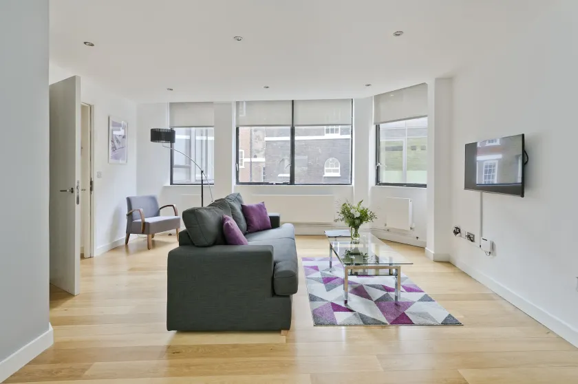 Red Lion Court by City2Stay - Image 1