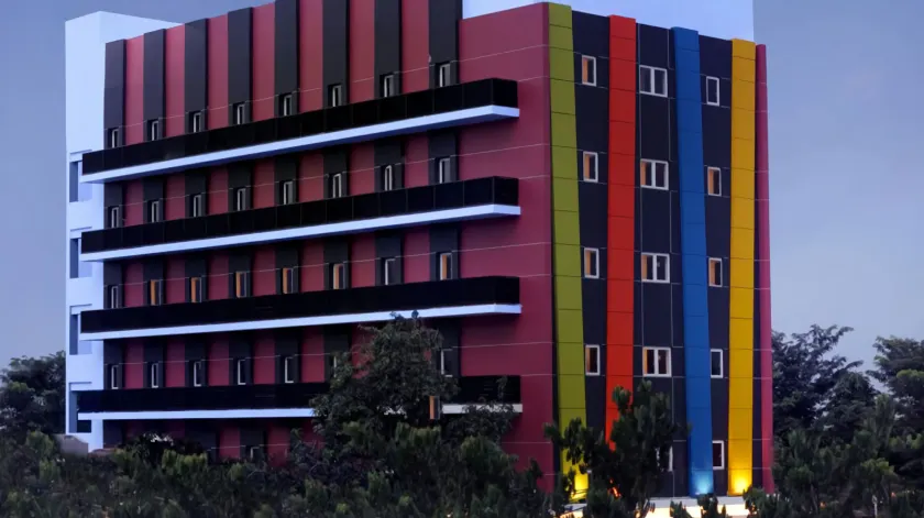 Amaris Hotel Senen - Image 1