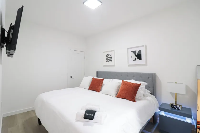 Unit 7 Spacious 3 Bedroom Plus Sofa Bed Sleeps 10 - Room