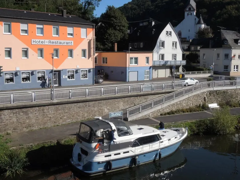 Hotel Restaurant LAHNHOF - Image 1