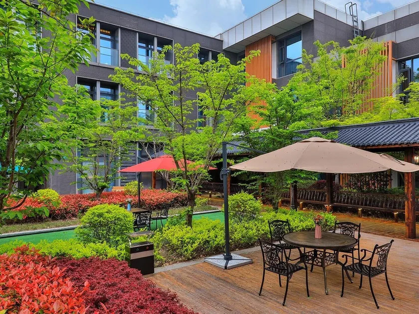 Crystal Hotel Shanghai University Dachang - Image 1