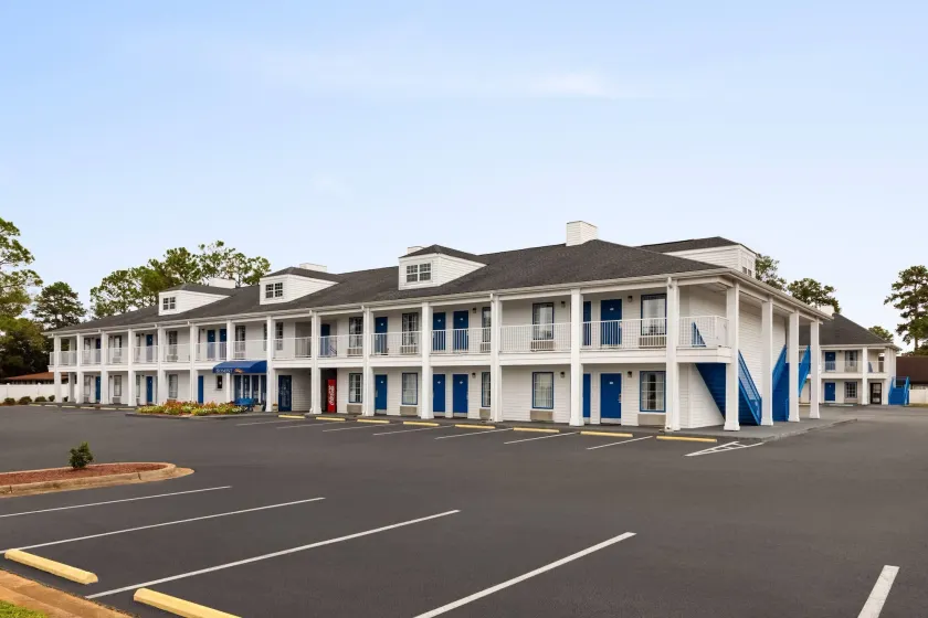 Baymont by Wyndham Albany at Albany Mall - Image 1