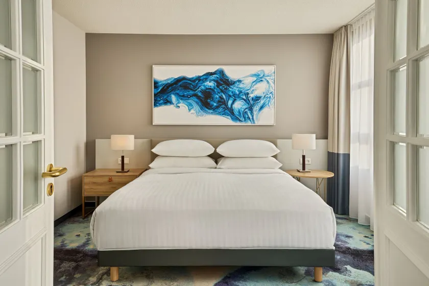 Hamburg Marriott Hotel - Image 1