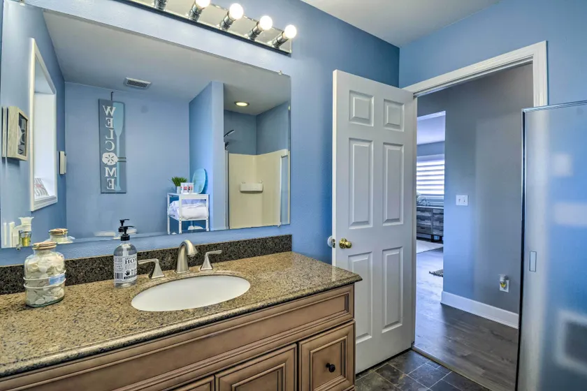 Cozy Port Orchard Home w/ Grill & Fire Pit! - Interiör