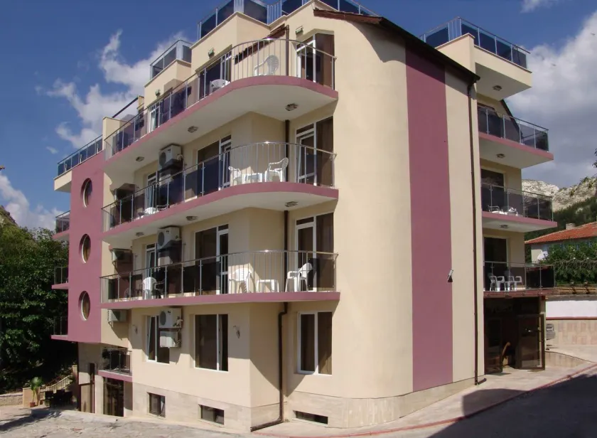 Valeo Hotel - Image 1