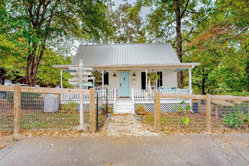 1BR Dog-friendly Home w/ In-unit Laundry - Image 1