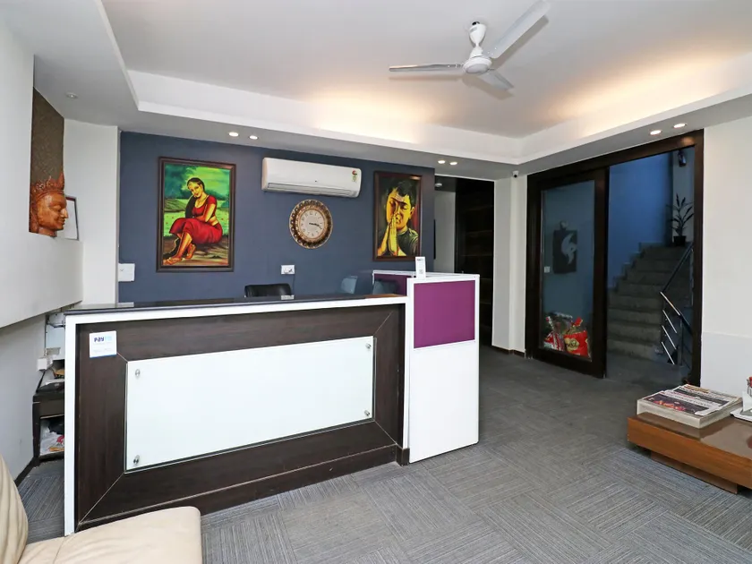 OYO 28616 Hotel New View - Image 1