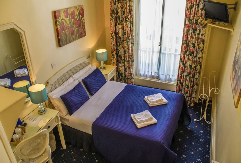 Blades Hotel - Image 1