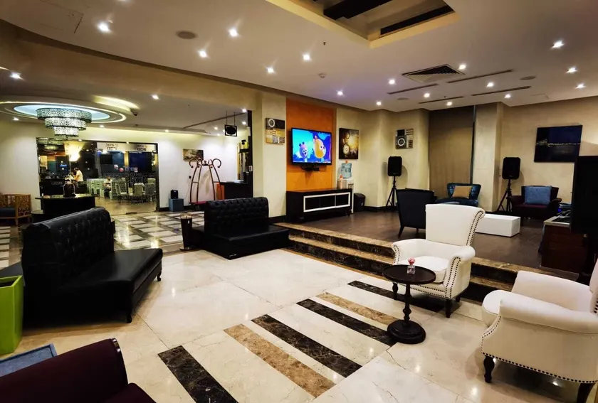 the continent residence - Reception