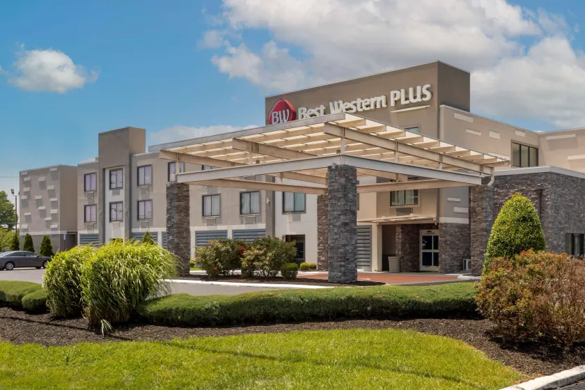 Best Western Plus Bowling Green - Image 1
