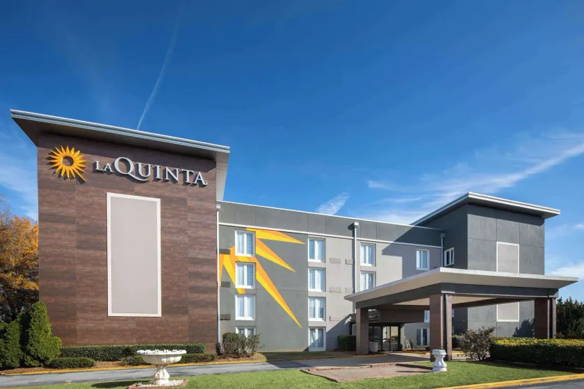 La Quinta by Wyndham Atlanta Airport South - Image 1
