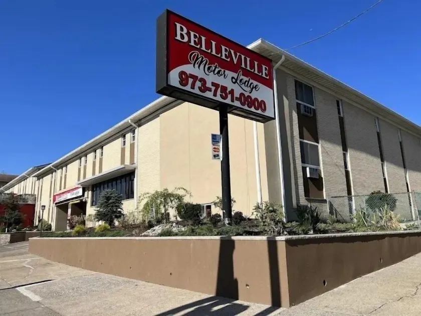Belleville Motor Lodge - Image 1