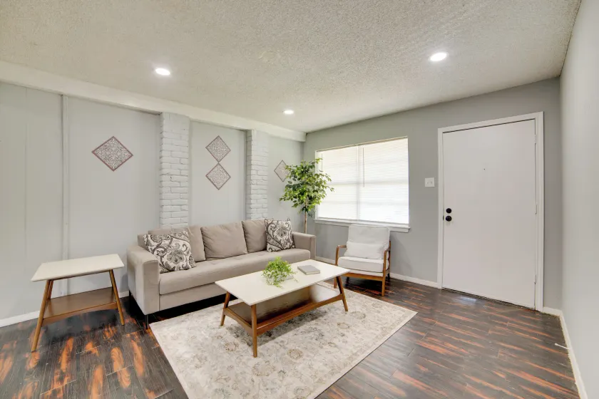 Pet-friendly Sachse Home: Large Fenced Yard - Image 1