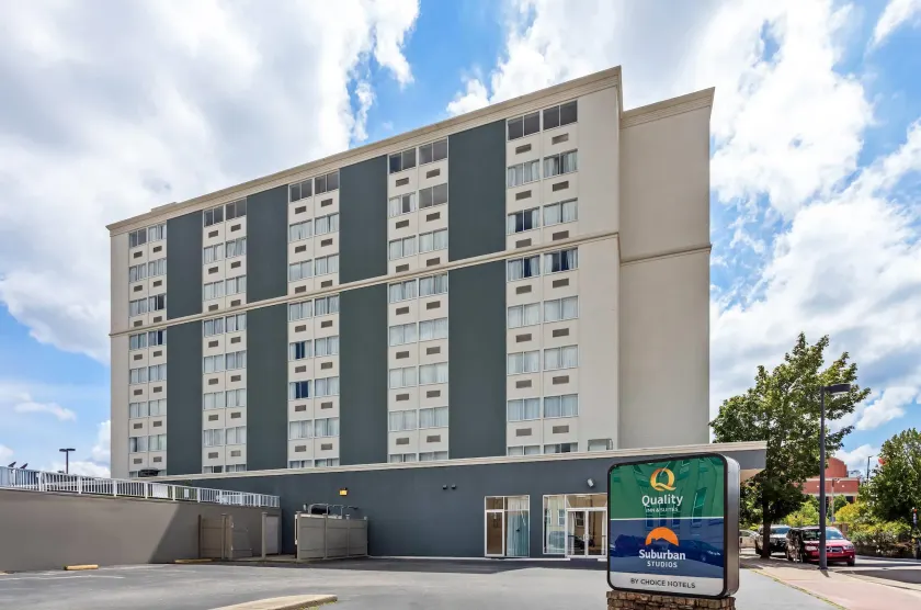 Quality Inn & Suites Charleston - Civic Center - Image 1