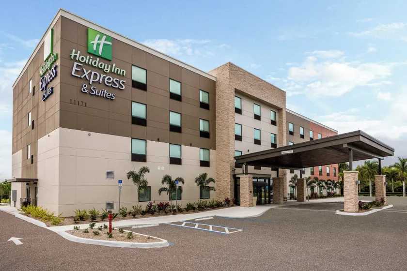 Holiday Inn Express & Suites Ft Myers Beach-Sanibel Gateway by IHG - Image 1