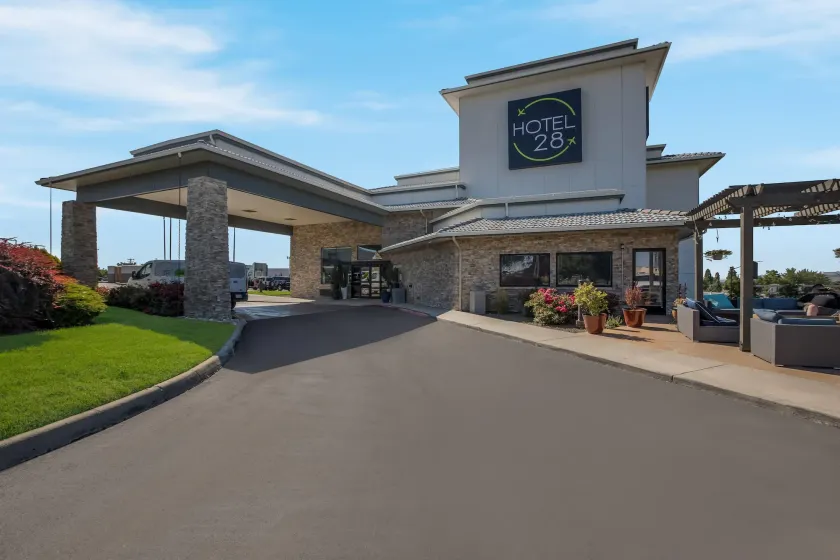 Hotel 28 Boise Airport, an Ascend Collection Hotel - Image 1