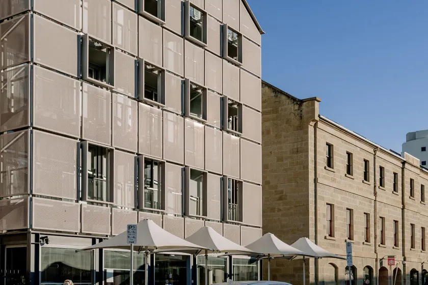 Salamanca Wharf Hotel - Image 1