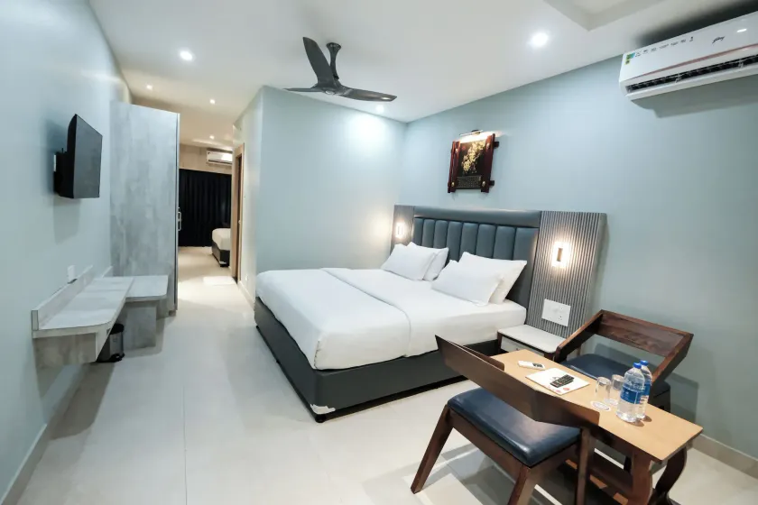 Hotel Lee Garden Near to Blue Flag Beach 500 Mtrs - Image 1