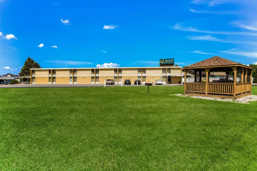 Quality Inn & Suites Plattsburgh - Image 1