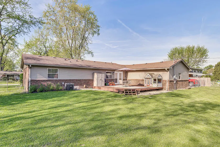 12 Mi to Indianapolis Motor Speedway: Home w/ Deck - Image 1