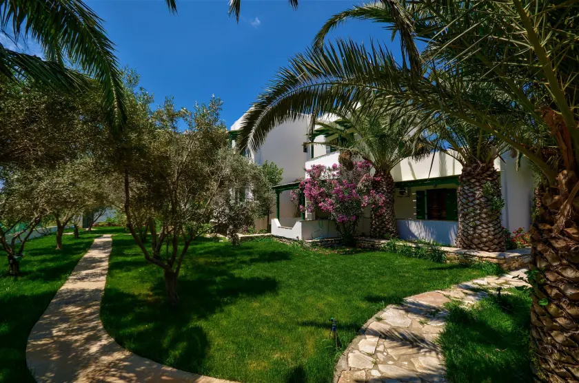 Studios Vrettos Beachside Hotel - Image 1