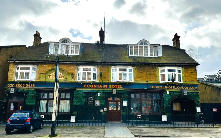 Fountain Hotel - Image 1
