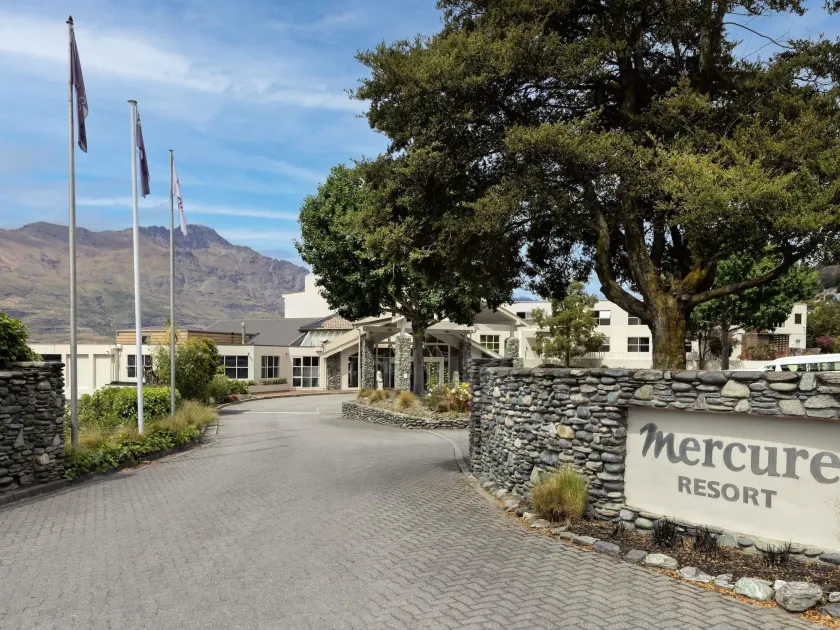 Mercure Queenstown Resort - Image 1
