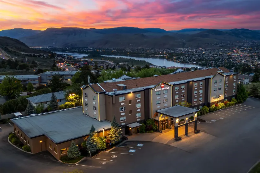 Best Western Plus Kamloops Hotel - Image 1