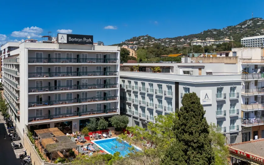 AQUA Hotel Bertran Park - Image 1