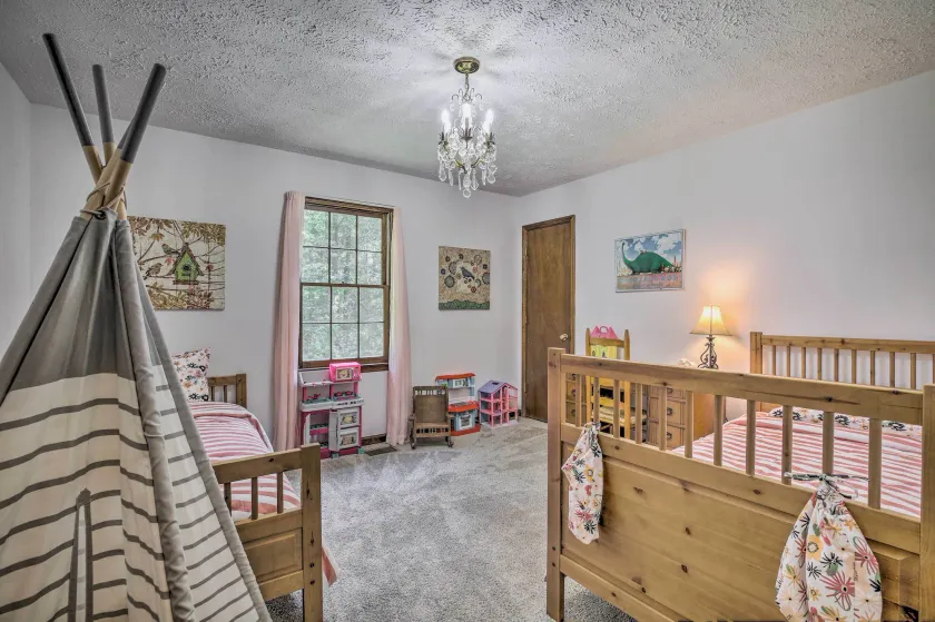 Quiet Home w/ Fire Pit - 1 Mi to Downtown Acworth! - Rum