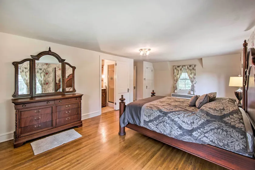 3-Acre Property: Charming Dutch Country Colonial - Innenbereich