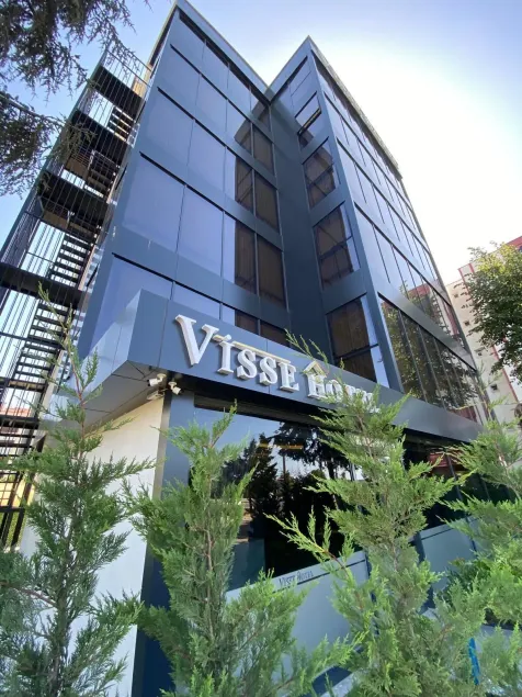 Visse Hotel - Image 1