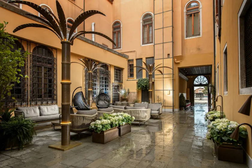Palazzo Veneziano - Venice Collection - Image 1