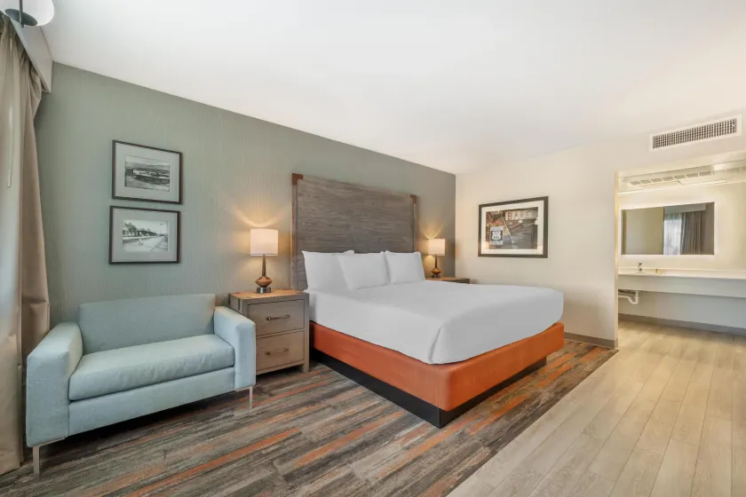 Best Western Plus King's Inn and Suites - Image 1